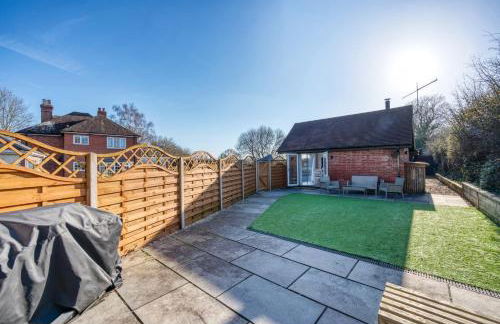 The Oak Sty - 2 Bed Countryside Cottage Escape in Durley with Hot Tub, Unique rural retreat, Private Parking, Sleeps 4 & Pet friendly - By Blue Puffin Stays - Photo 27