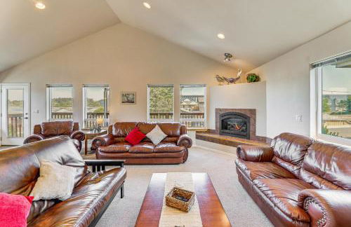 Coastal Oregon Home Walk to Dock! - Photo 5