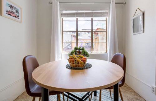 Breezy 1BR Retreat Walk to UofA and Spring Fun - Foto 54