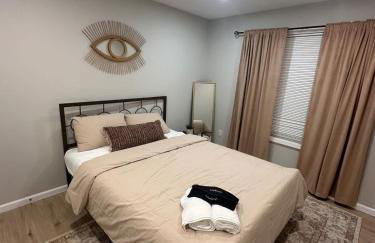 Spacious 6 Bedroom Home with NYC Access & Parking! - Foto 29