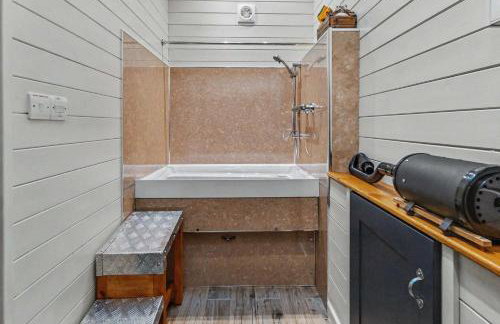 Willow Stylish pod with peaceful rural views - Photo 24