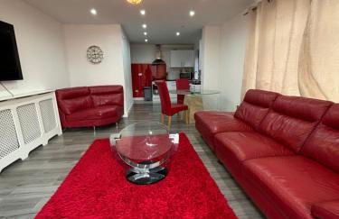 2BR Bungalow with Parking - Sunbeam Haven - Foto 13