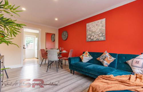 4-BR Hayes Home, Guests 8 - Ideal for Long term stays, Fast unlimited Wi-Fi - Foto 40