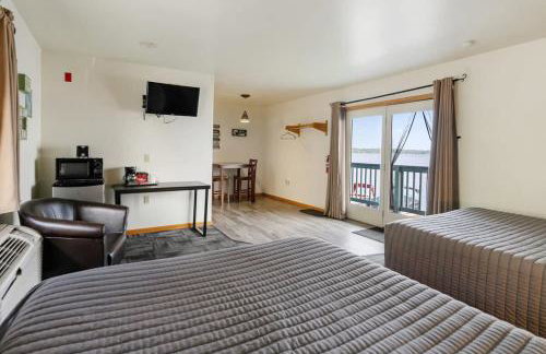 Lakefront 6 Double Queen Rooms at Fife Lake Lodge - Foto 8