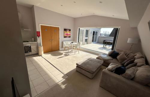 HM112 Penthouse Apartment with Lake View & free Spa Access- Lower Mill Estate Cotswolds - Foto 6