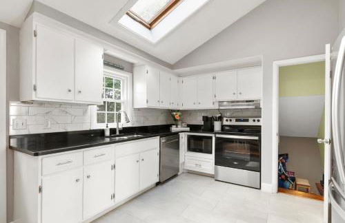 Modern Beach & Pond Getaway in Heart of Cape Cod - Foto 19