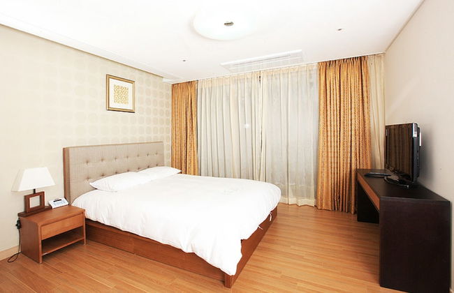 High1 Condominium - Photo 13