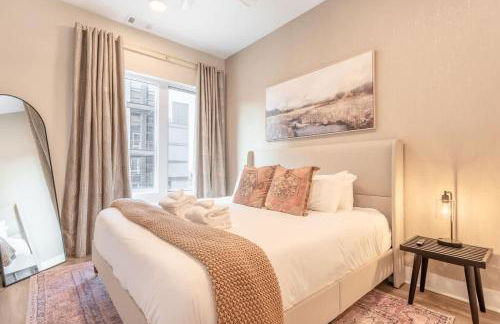 Here You Come Again by Stay Local Nashville - Foto 21