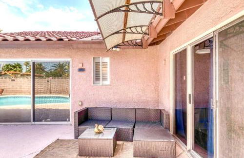Vacation Home in Vegas w Pool 2 mile to Strip - Foto 29