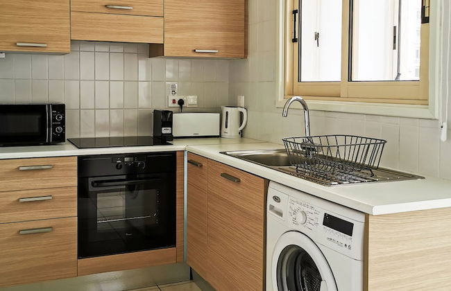 Phaedrus Living: City View Luxury Iras Flat 102 - Photo 7