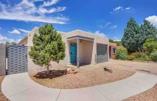 Comfy, contemporary quiet retreat vacation home with views - Foto 28