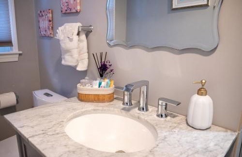 Lovely Home, centrally located! - Photo 35