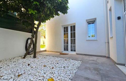 The Three Flowers Pool House - Foto 47