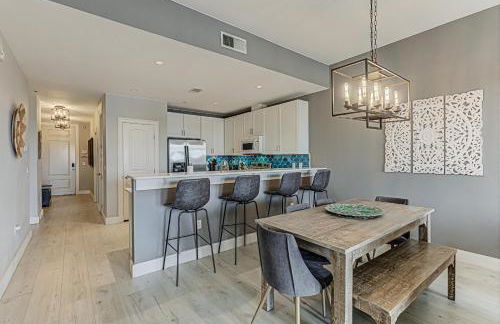 Chic 3BDR for 6 with Pool & Hot Tub Overlooks Marina - Foto 16