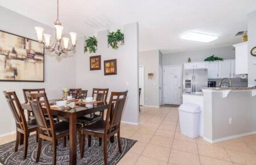 Newly Renovated Close to Disney w Private Pool - Foto 16