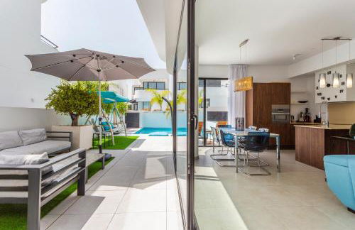 STYLISH VILLA 2018,POOL,3B.R.WIFI,NETFLIX - Foto 9