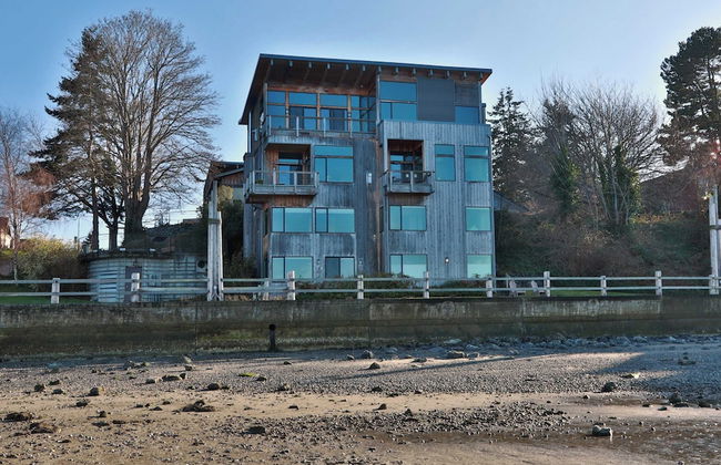 Langley Waterfront Condo by Avantstay A+ Views - Photo 33