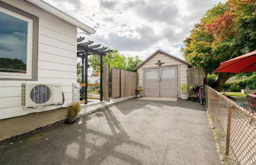 Gem by the water with firepit & all fenced backyard 2 Bedrooms - Photo 9