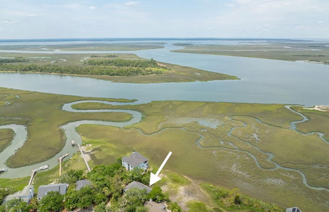 Stunning Marsh & Water Views in This Completely Renovated Three Bedroom Home - Foto 55