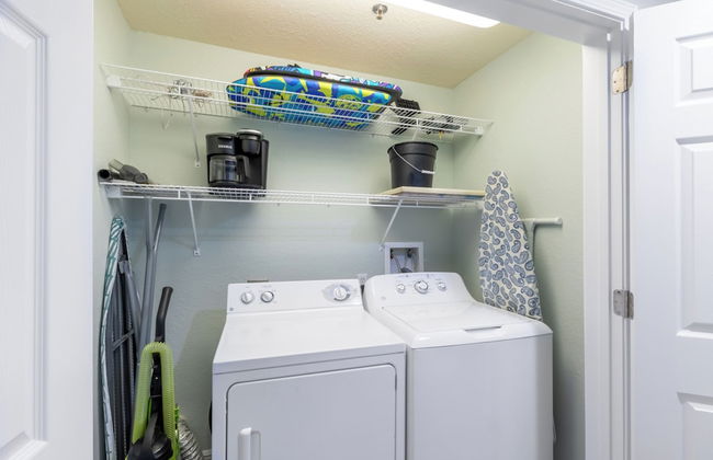 Crystal Shores West Condos by Hosteeva - Foto 14