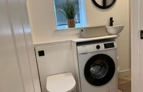 ResiLets - NEW 3 Bed Apt, Sleeps 5, Town Centre, Ideal for contractors, holidaymakers, Professional Short Stay - Foto 14