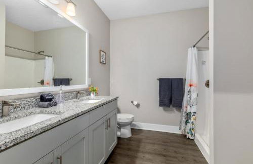 Modern 2BR & 2BA New Build Condo w Garage & Patio - Foto 15