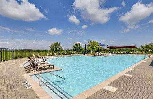 Private Yard and Pool Access Home in Krugerville - Foto 3