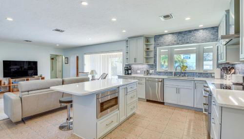 Waterfront Palmetto Home with Private Pool and Dock! - Foto 3