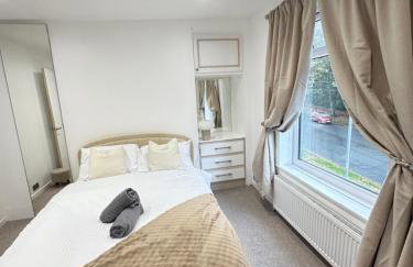 Stylish Designer Cottage - Sleeps 7 - Free Parking - Photo 2