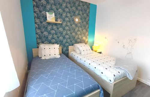 L'artistique, 4 lits, 2 chambres, stationnement gratuit, spacieux, atypique - Photo 24