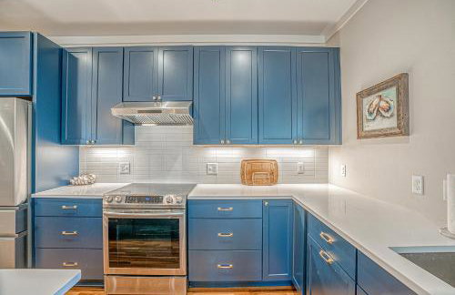 NEW LISTING Six Bedrooms - Private Dock - Steps to the Beach - Sleeps 14 - Foto 15