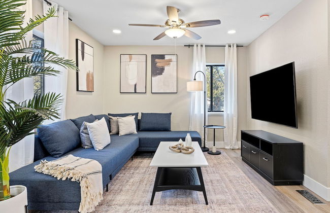 Elegant 4BD Reno Abode Close to Shops and Casinos - Foto 1