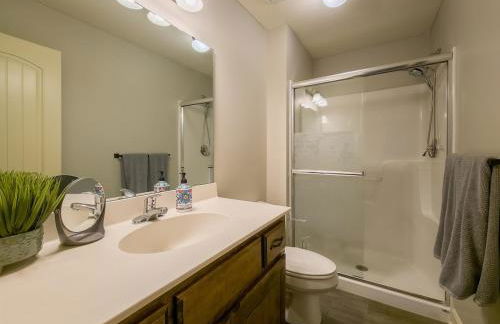 Home Away from Home Close to KCI Airport, Weston - Foto 16