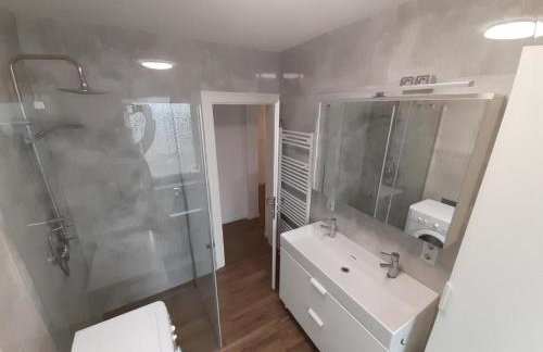 Erdgeschoss 75 m2 Großer Parkplatz WLAN Terrasse 30 m2 Übernachtung Unterkunft - Foto 12