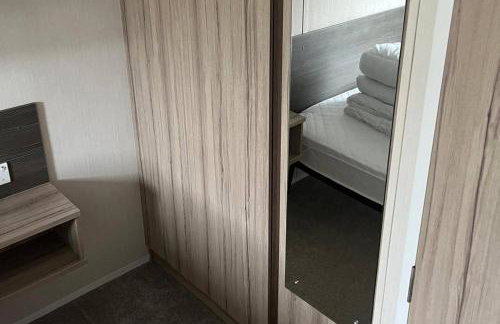 Caravan- Sleeps 6 2 Bedrooms - Thurston Manor - Photo 10