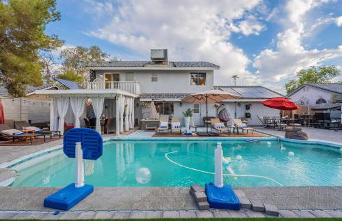 Family Fun 4-bedroom house House with Free Heated Pool & Hot Tub & Game Room & Mini Golf in Chandler - Foto 67