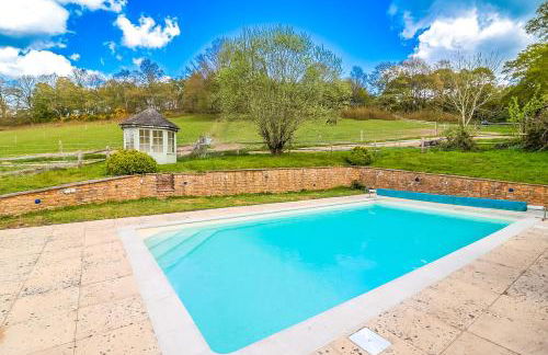 Stunning Countryside Home in Surrey by 53 Degrees Property, Ideal for Family Getaways, Private Tennis Court! - Foto 71