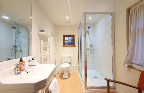 Edinburgh 2-Bedroom Cottage with Parking - Ground Floor - Foto 20