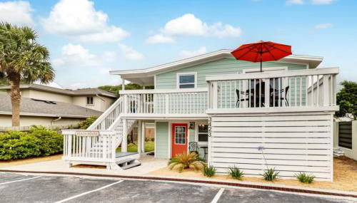 Tropical Beach Bungalow Down - Backyard - Grill - Across Street from Beach - Foto 4