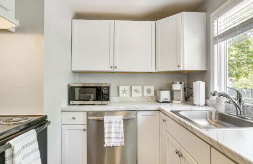 Private Beach and Resort-Style Perks Cape Cod Home - Foto 8