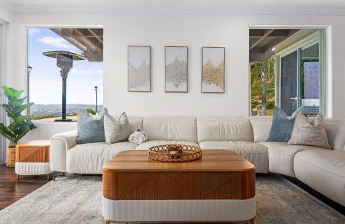 Modern Hilltop Retreat - Foto 28