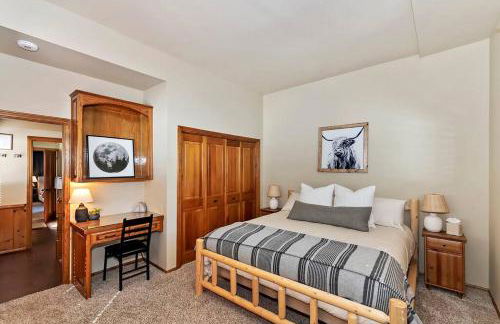 Stunning LAKE VIEW Game Room Spa Walk To Village - Photo 29