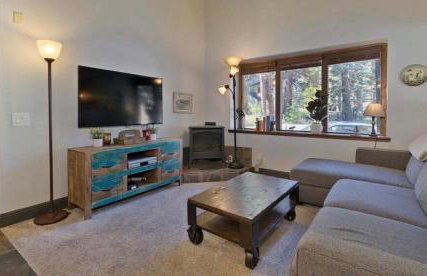 Ski Den - Steps to Mammoth Village! - Foto 1