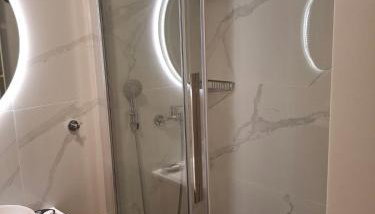 Trikeri Inn - Photo 2, Shower