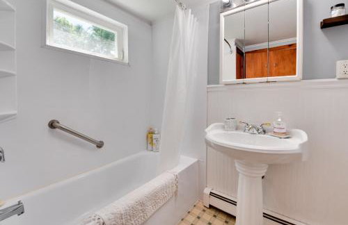 Lakefront Retreat with Shared Dock and Fire Pit! - Foto 18