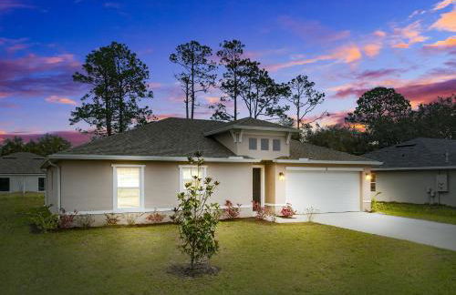 Coastal Vibes & Family Fun-Spacious 3BR, Kidz Zone, Desirable Neighborhood - Photo 2