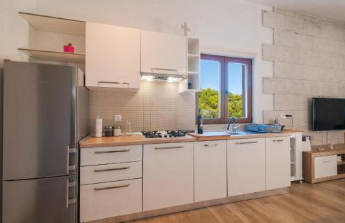 2 Bedroom Awesome Home In Praznica - Foto 7