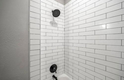 2-Bedroom - Equipped Kitchen - Gated Parking! - Foto 28