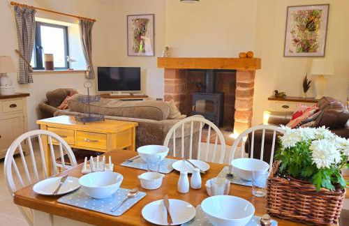 Beautiful Views Historic 16th Cent Barn Conversion - Pass the Keys - Foto 2