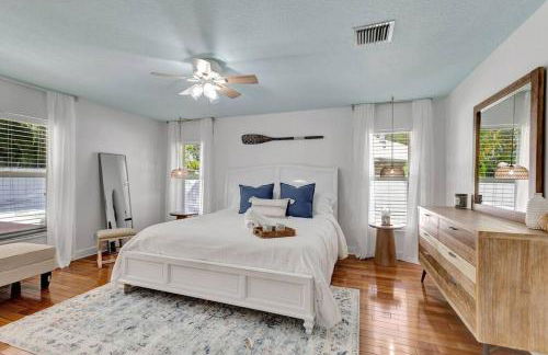 Hottub! Mini Golf! Water Access! Pets! 5min beach! - Foto 31